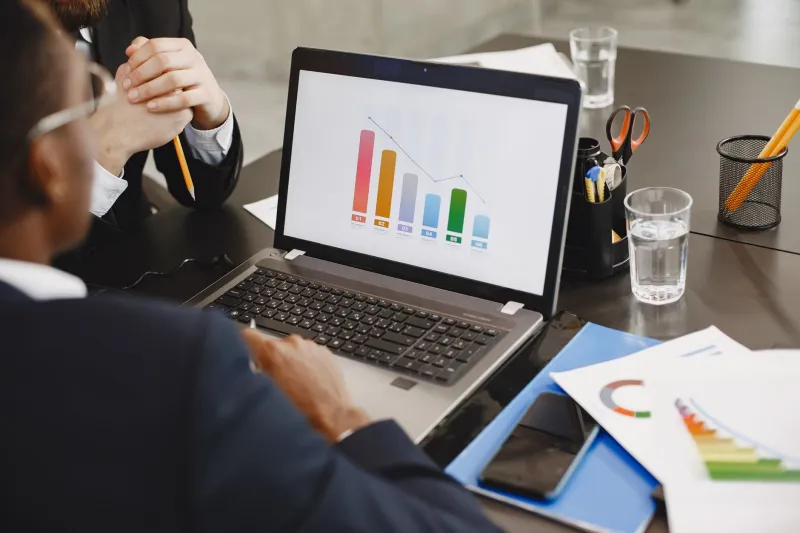 ¿Tu agencia realmente te está dando resultados? Cómo auditar tu inversión en marketing digital sin cambiar de proveedor